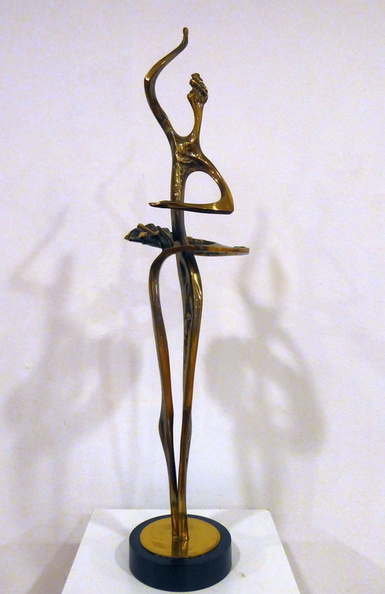 Kulinski - Ballettänzerin, Bronze, Höhe 67 cm.jpg
